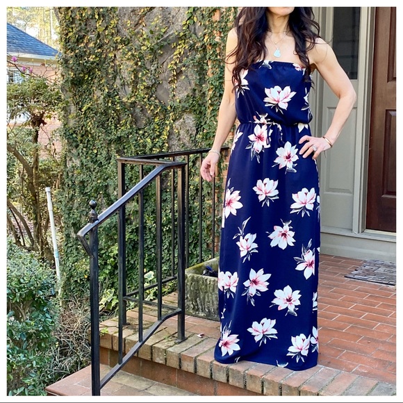 ✨LAST ONE✨PERFECT Navy floral tube maxi dress - Picture 3 of 7